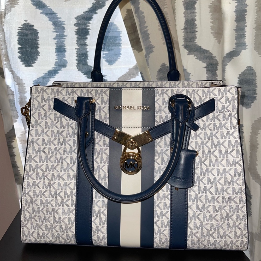 Micheal Kors LIKE NEW navy and white hand / cross body bag. Was $378 now $330 !